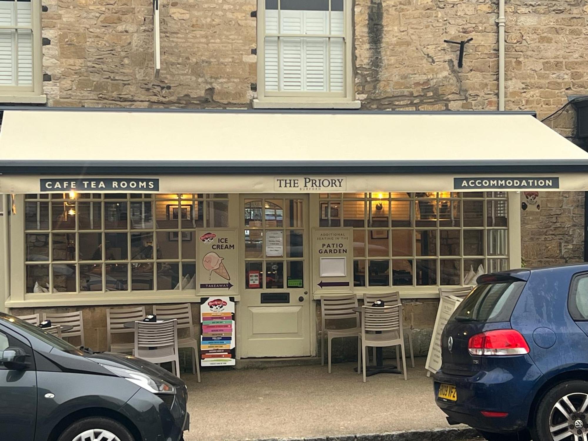 Priory Tearooms Burford With Rooms Ngoại thất bức ảnh