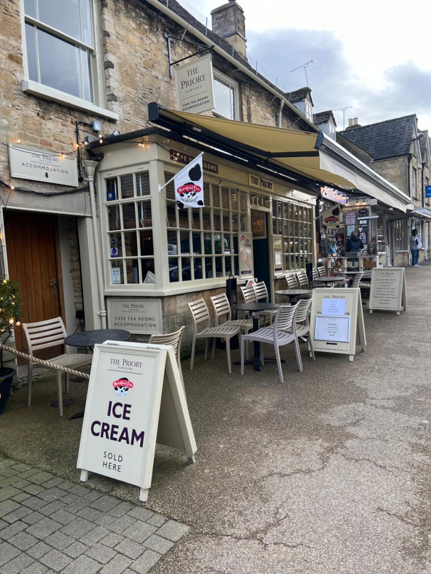 Priory Tearooms Burford With Rooms Ngoại thất bức ảnh