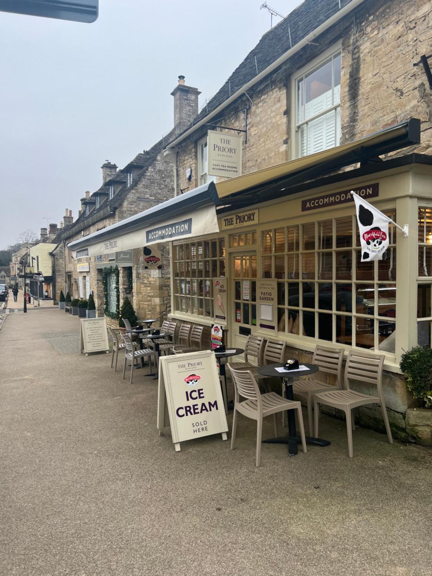Priory Tearooms Burford With Rooms Ngoại thất bức ảnh