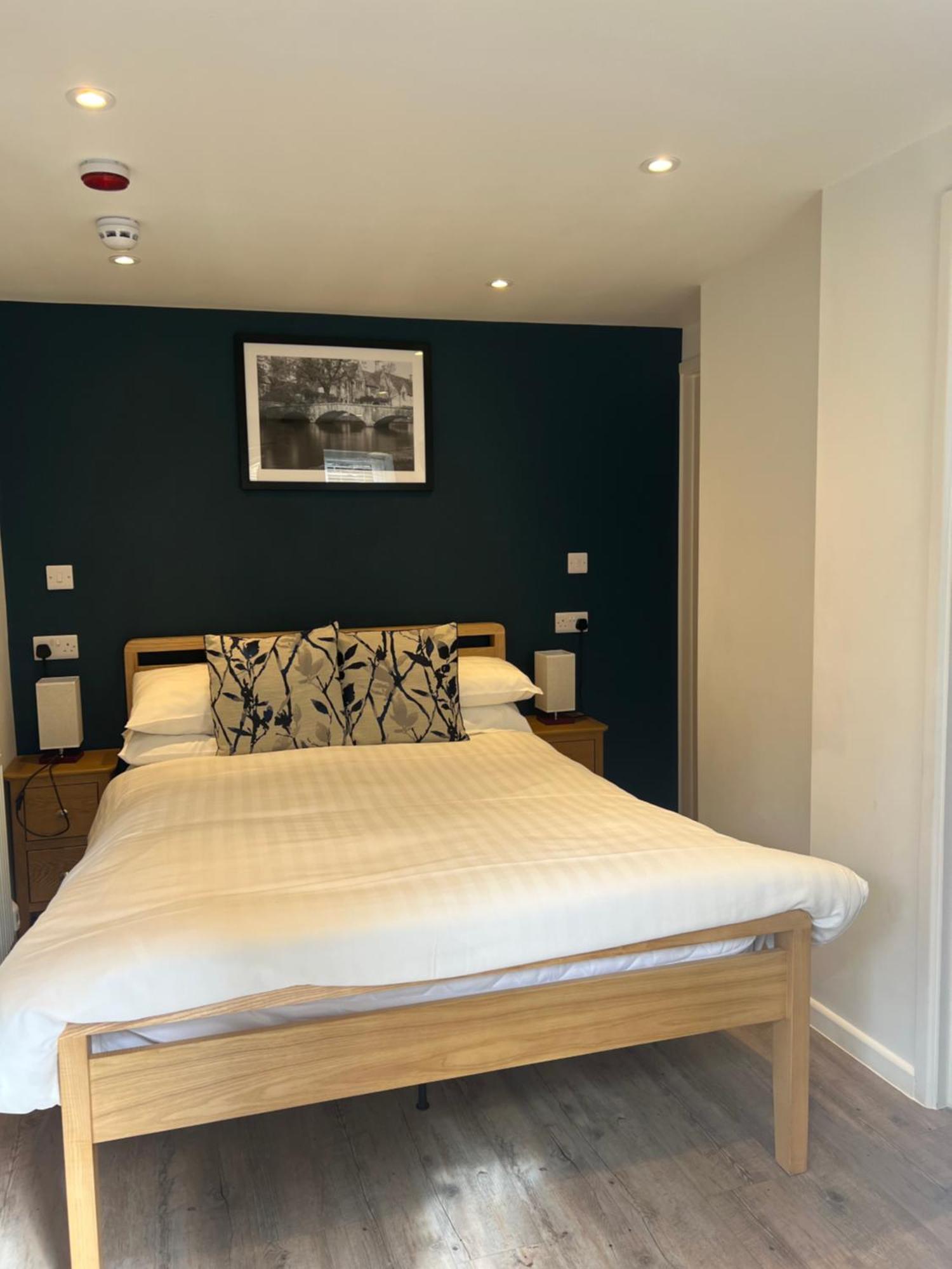Priory Tearooms Burford With Rooms Ngoại thất bức ảnh