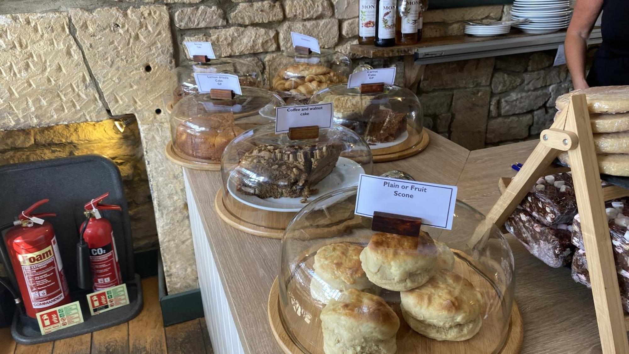 Priory Tearooms Burford With Rooms Ngoại thất bức ảnh