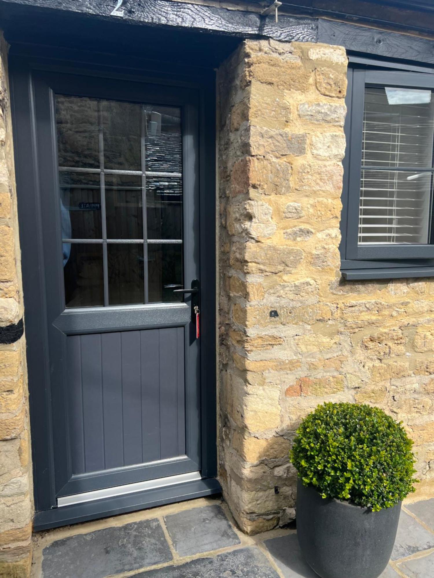 Priory Tearooms Burford With Rooms Ngoại thất bức ảnh