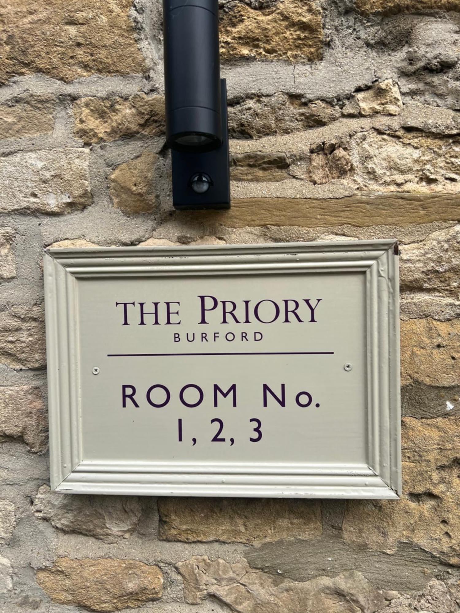 Priory Tearooms Burford With Rooms Ngoại thất bức ảnh