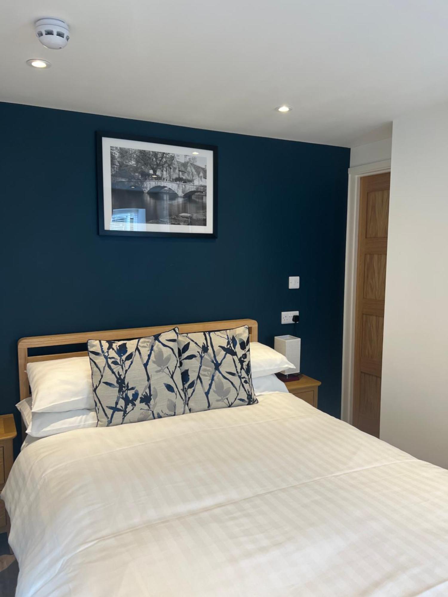 Priory Tearooms Burford With Rooms Ngoại thất bức ảnh