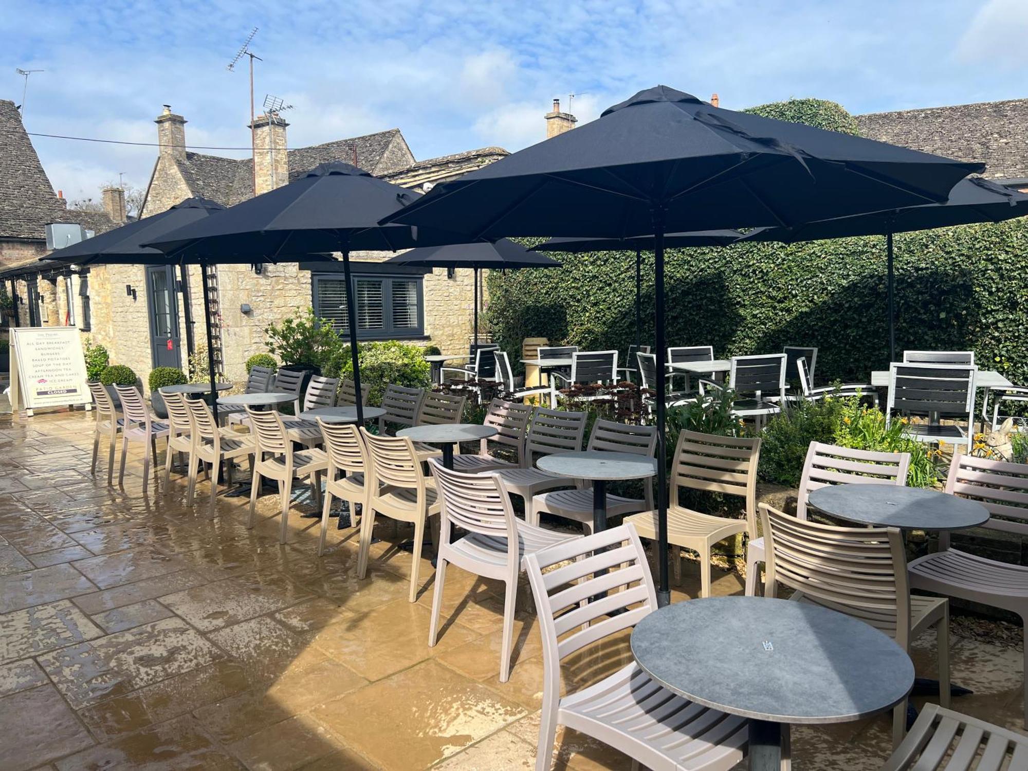 Priory Tearooms Burford With Rooms Ngoại thất bức ảnh