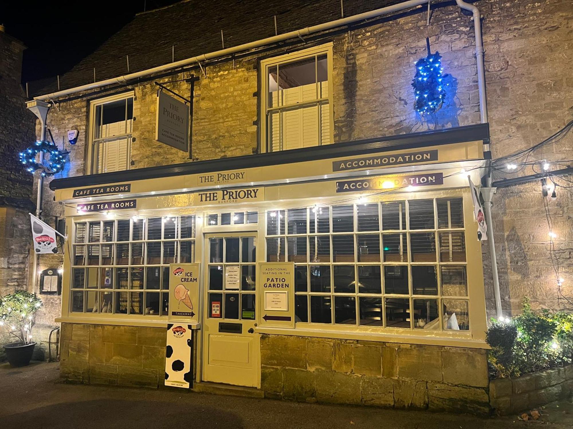 Priory Tearooms Burford With Rooms Ngoại thất bức ảnh