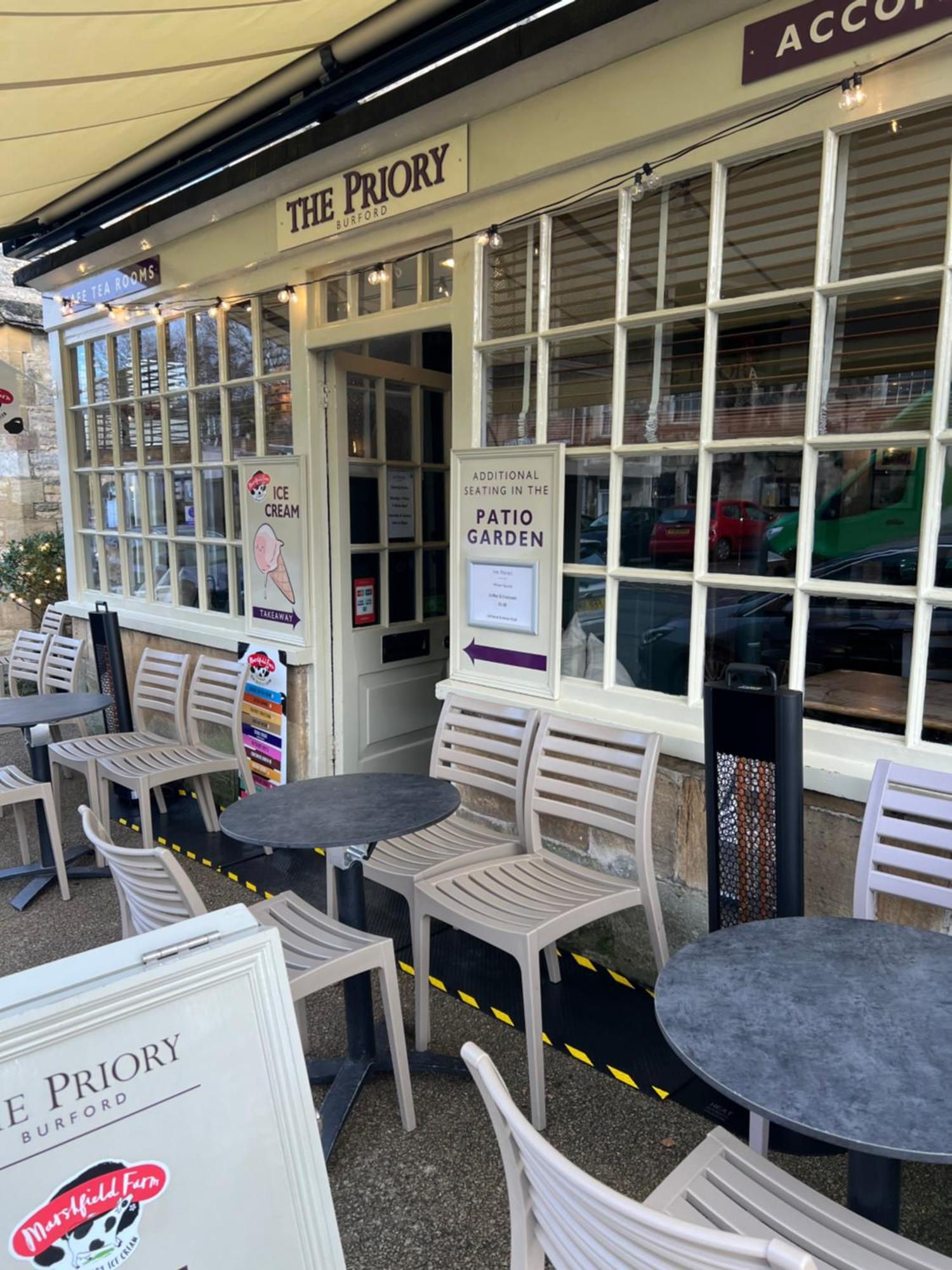Priory Tearooms Burford With Rooms Ngoại thất bức ảnh
