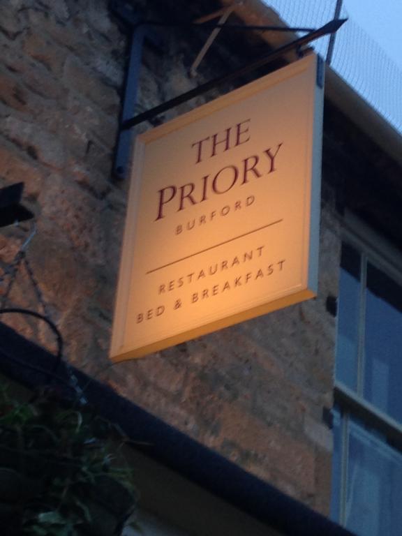 Priory Tearooms Burford With Rooms Ngoại thất bức ảnh